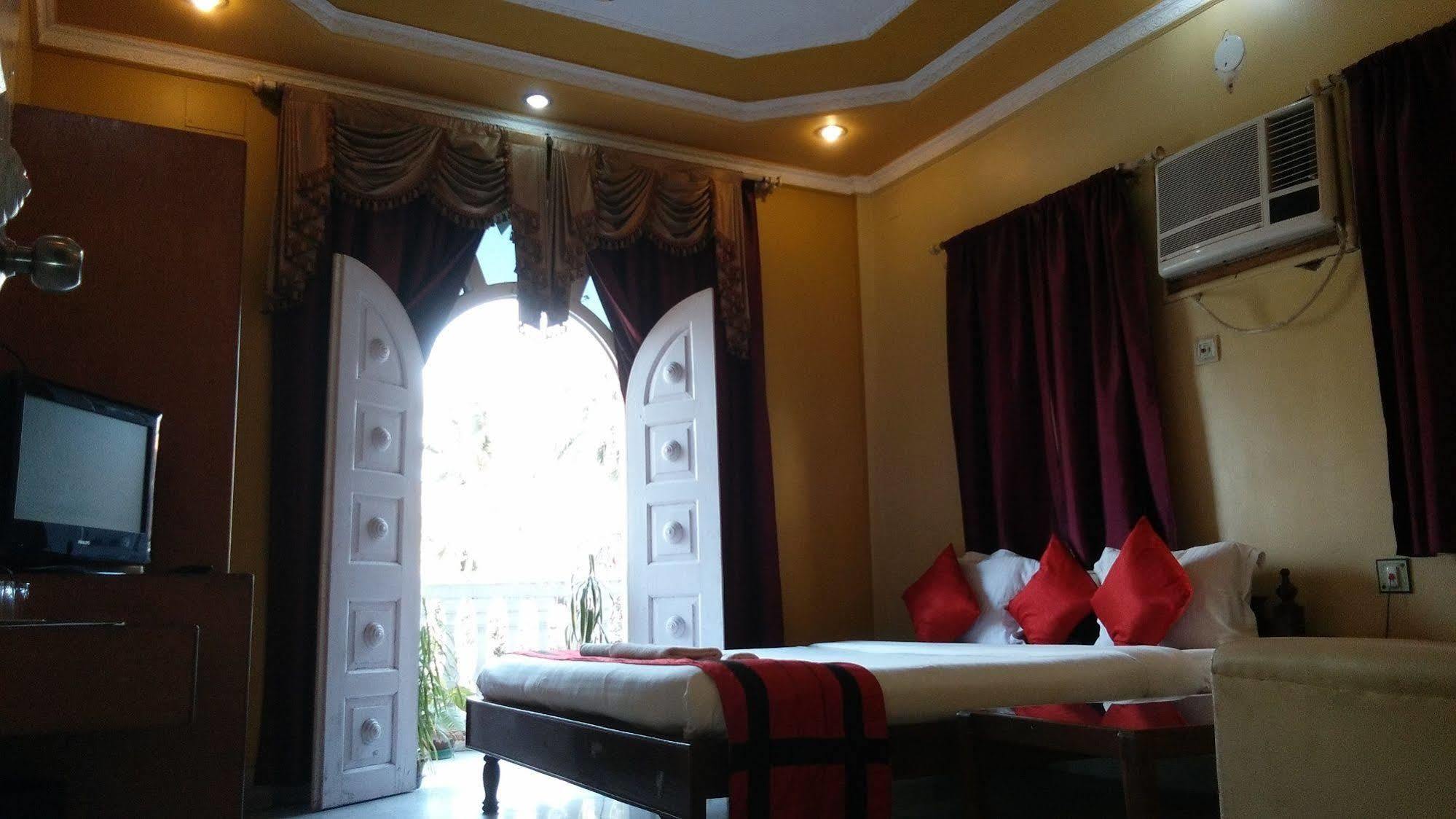 New Hotel White Palace Calcutta Eksteriør billede